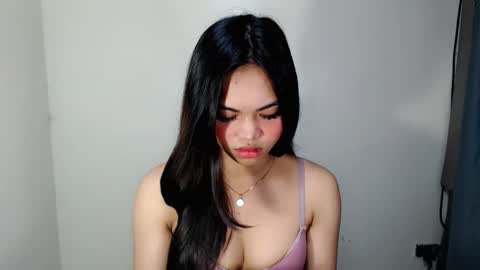 Snapshot of laire_allure chatting on May 6, 6:41 am laire online show from May 6, 6:41 am