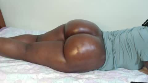 Snapshot of lakeeza chatting on February 1, 7:36 am ANNIE online show from February 1, 7:36 am