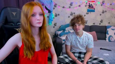 Snapshot of laksmrrr chatting on December 5, 8:11 am Lu  Alex online show from December 5, 8:11 am