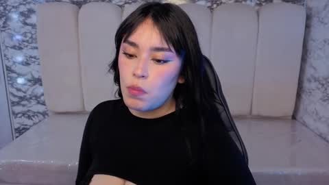 Snapshot of laksmy_v chatting on December 19, 1:07 pm Hi Stream 800am to 200pm online show from December 19, 1:07 pm