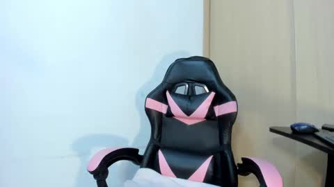 Snapshot of lala_buny chatting on September 21, 10:44 pm Lala online show from September 21, 10:44 pm