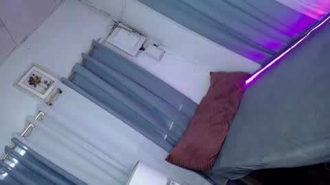 Elle 3 online show from February 22, 3:01 am