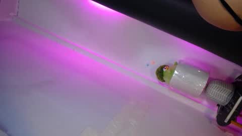 luna  online show from February 16, 6:37 pm