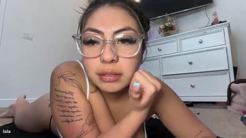 Snapshot of lalaxxo chatting on May 19, 3:24 am lalaxxo online show from May 19, 3:24 am