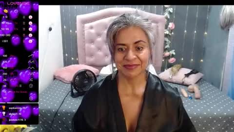 Snapshot of lalisha_96 chatting on December 12, 1:10 am lalisha online show from December 12, 1:10 am