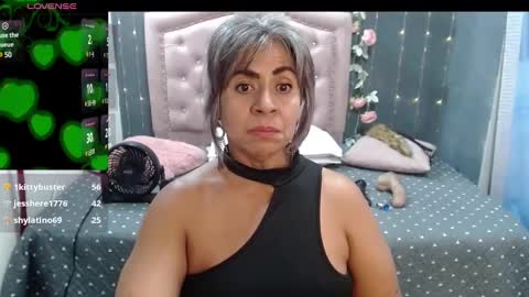Snapshot of lalisha_96 chatting on January 18, 12:57 am lalisha online show from January 18, 12:57 am