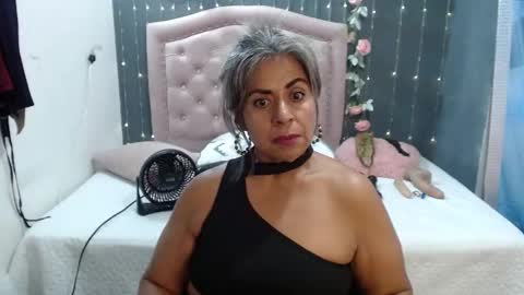 Snapshot of lalisha_96 chatting on February 19, 12:35 am lalisha online show from February 19, 12:35 am
