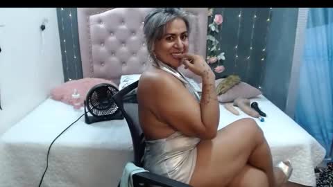 Snapshot of lalisha_96 chatting on February 27, 1:05 am lalisha online show from February 27, 1:05 am