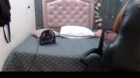 Snapshot of lalisha_96 chatting on March 7, 8:00 pm lalisha online show from March 7, 8:00 pm