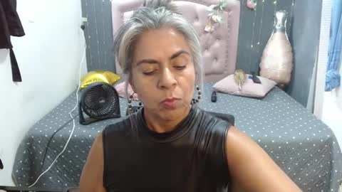 lalisha online show from April 18, 12:58 am