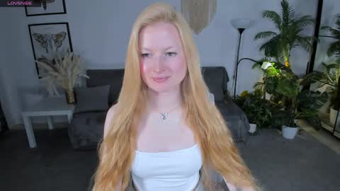 Snapshot of laly_peach chatting on April 25, 1:41 pm Laly online show from April 25, 1:41 pm