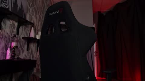 just call me Lana  and her security online show from November 29, 11:57 am