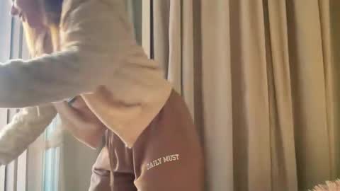 Lana online show from March 9, 7:01 am