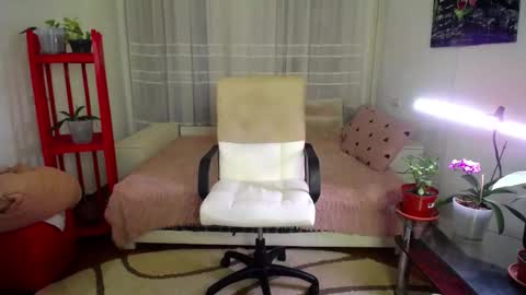 Snapshot of lana_love1 chatting on February 24, 4:27 am Lana online show from February 24, 4:27 am