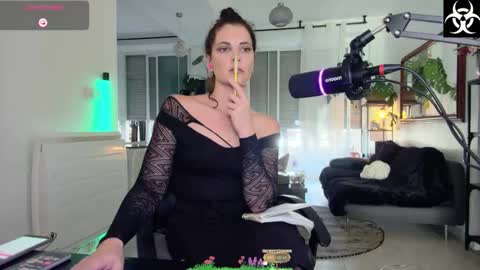 Snapshot of lana_the_virus chatting on October 22, 11:54 am Lana The Virus online show from October 22, 11:54 am