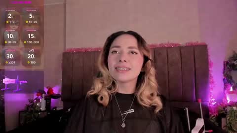 Snapshot of lanaamills chatting on June 27, 5:34 am Lana online show from June 27, 5:34 am