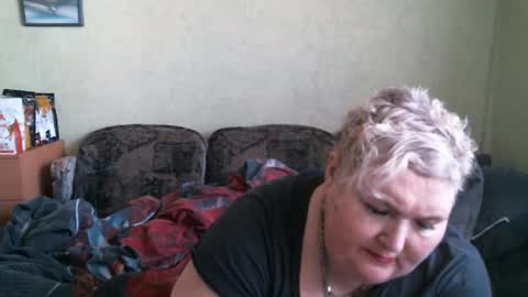 lanacat555 online show from March 9, 9:24 am