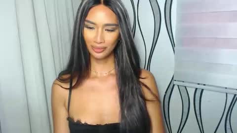 Snapshot of lanadel_hilton chatting on January 2, 7:44 am Lana online show from January 2, 7:44 am