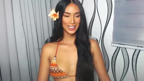 Snapshot of lanadel_hilton chatting on February 12, 10:56 am Lana online show from February 12, 10:56 am