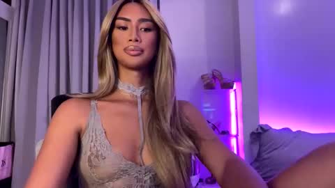 Snapshot of lanadel_hilton chatting on March 6, 2:41 am Lana online show from March 6, 2:41 am