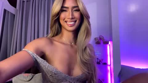 Snapshot of lanadel_hilton chatting on March 6, 5:46 am Lana online show from March 6, 5:46 am