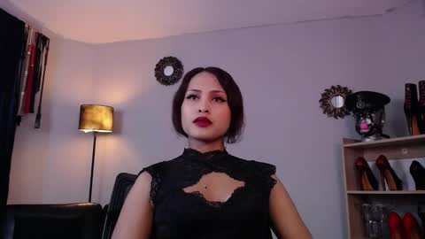 Snapshot of lanadoux_ chatting on February 27, 1:49 pm Mistress Lana online show from February 27, 1:49 pm