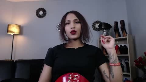 Snapshot of lanadoux_ chatting on March 5, 6:45 pm Mistress Lana online show from March 5, 6:45 pm