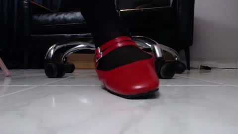 Snapshot of lanadoux_ chatting on March 6, 5:43 pm Mistress Lana online show from March 6, 5:43 pm