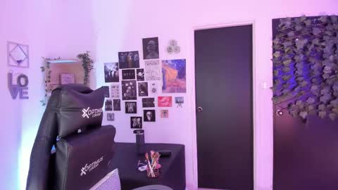 lanaherondale_ online show from November 23, 9:09 am