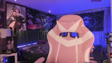 L A N A  online show from February 9, 7:38 am