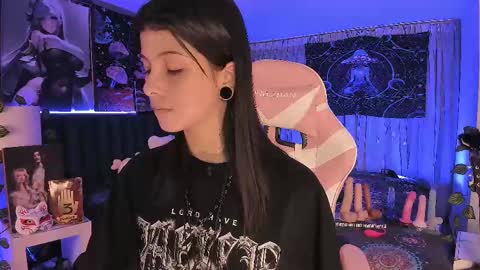 L A N A  online show from March 4, 11:32 pm