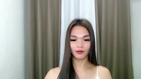 Snapshot of lanawyatt_ chatting on February 25, 9:35 pm lanawyatt_ online show from February 25, 9:35 pm
