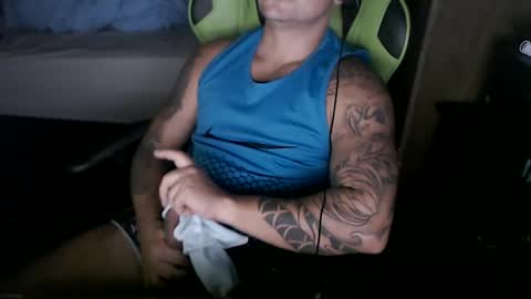 Snapshot of landaw chatting on December 3, 10:50 am Landaw online show from December 3, 10:50 am