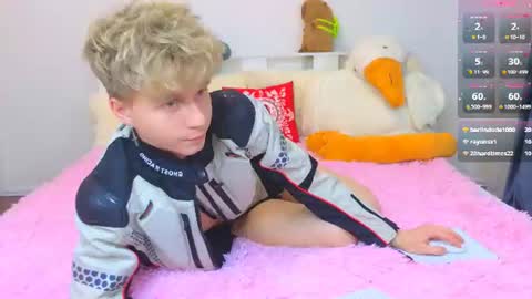 Snapshot of landel_boy chatting on June 14, 7:16 pm Lanny online show from June 14, 7:16 pm