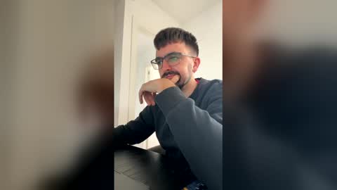 lander920612 online show from February 21, 9:21 am