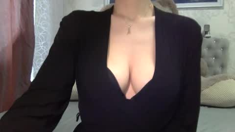 langoria online show from April 2, 8:12 am