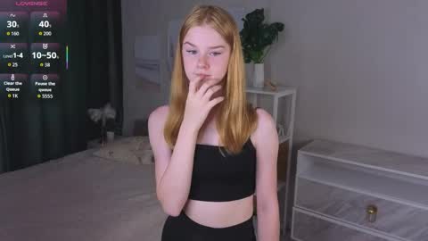 Snapshot of laniehohenberger chatting on June 7, 1:21 am Hello everyone Im Gena online show from June 7, 1:21 am
