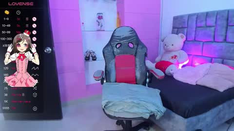 lanna1_ online show from October 10, 1:43 pm