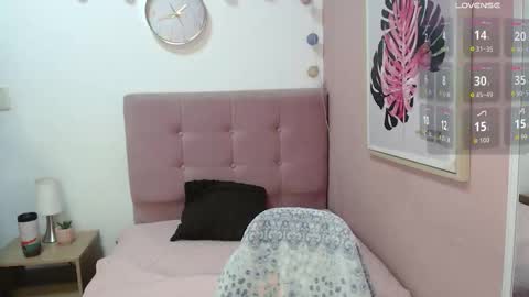 Lanna online show from November 22, 1:10 pm