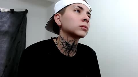 Snapshot of lannie_gonzales chatting on March 5, 12:33 pm LANNIE online show from March 5, 12:33 pm