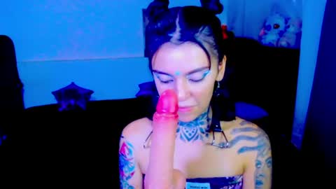 Snapshot of lannie_gonzales chatting on May 15, 8:05 pm LANNIE online show from May 15, 8:05 pm