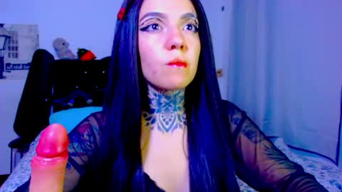 Snapshot of lannie_gonzales chatting on May 23, 12:05 am LANNIE online show from May 23, 12:05 am
