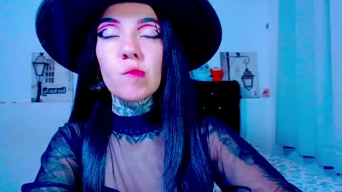 Snapshot of lannie_gonzales chatting on June 2, 11:40 pm LANNIE online show from June 2, 11:40 pm