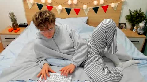 Fandi online show from January 4, 2:25 pm