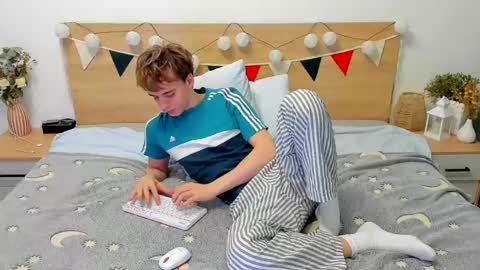 Fandi online show from March 6, 7:43 pm