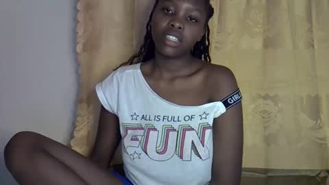 Snapshot of lara5872 chatting on October 29, 12:07 pm lara online show from October 29, 12:07 pm