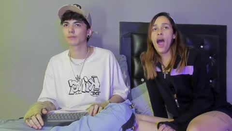 Snapshot of lara_and_caleb chatting on December 24, 4:11 am lara_and_caleb online show from December 24, 4:11 am