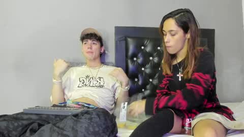 Snapshot of lara_and_caleb chatting on December 27, 4:26 am lara_and_caleb online show from December 27, 4:26 am