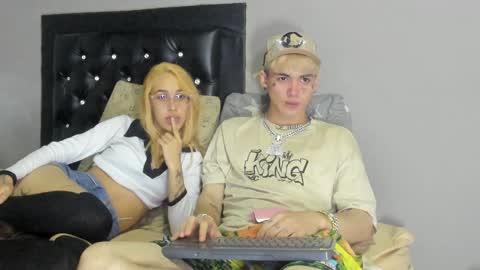 Snapshot of lara_and_caleb chatting on January 20, 5:04 am lara_and_caleb online show from January 20, 5:04 am
