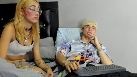 Snapshot of lara_and_caleb chatting on February 5, 4:06 am lara_and_caleb online show from February 5, 4:06 am
